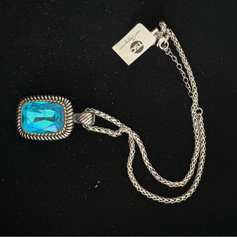 Elegant Silver Necklace with Blue Gemstone